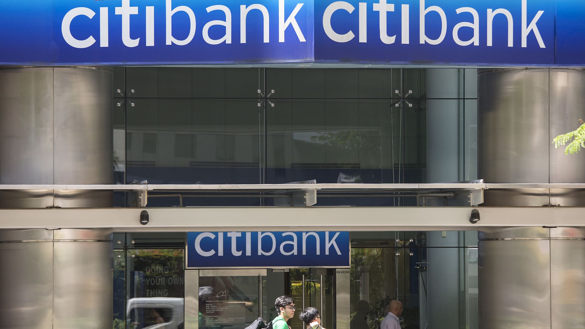106937144 1630660384072 gettyimages 917595704 SINGAPORE BANKS