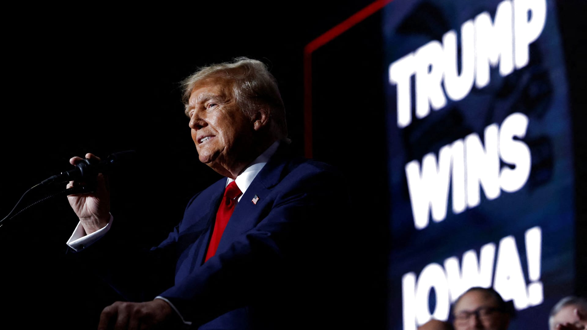 107359123 17053774182024 01 16t035619z 681033700 rc2qi5agr4qq rtrmadp 0 usa election trump