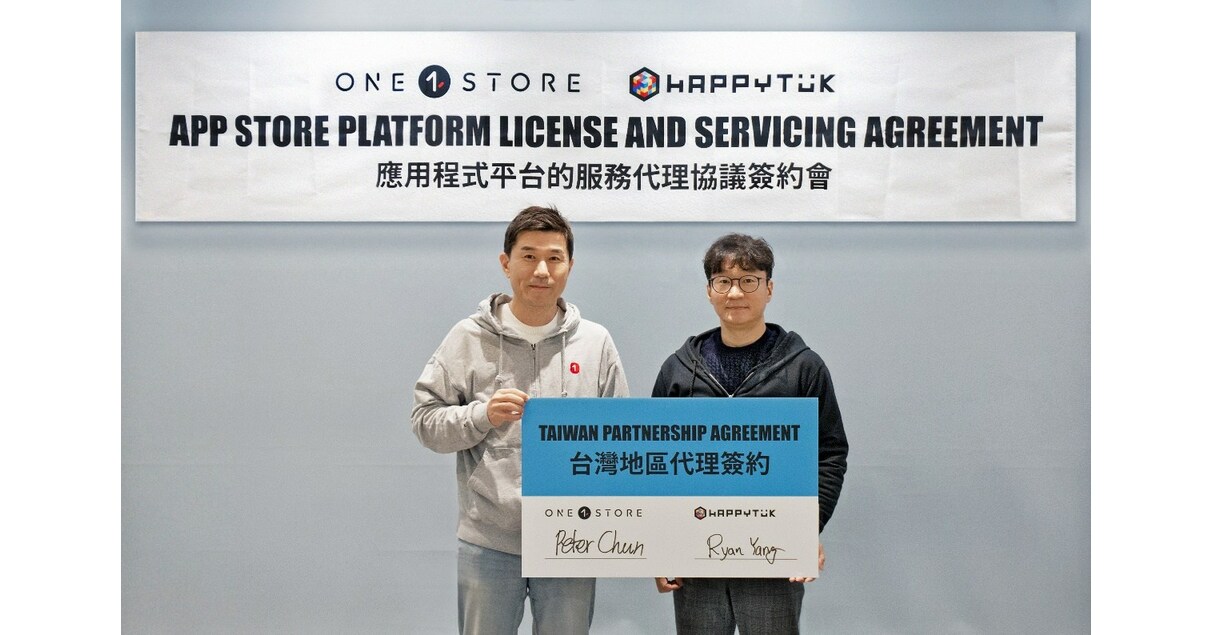 ONE Store s CEO Peter Chun HAPPYTUK s CEO Ryan Yang signing
