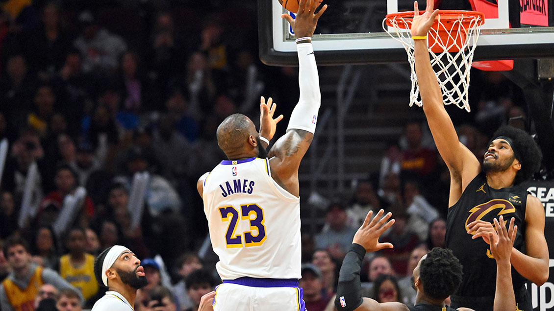 lebron floater white CLE 1130x635 GettyImages 1814063533
