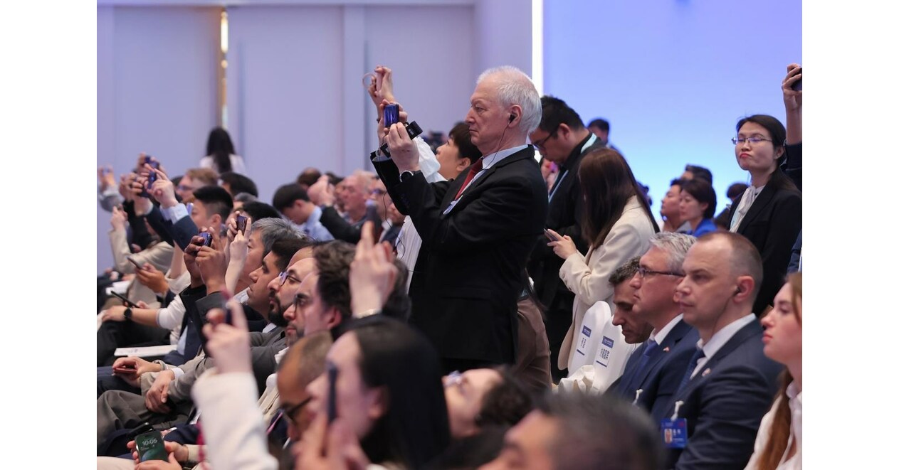 The ZGC Forum attracts a great number overseas attendants Photo