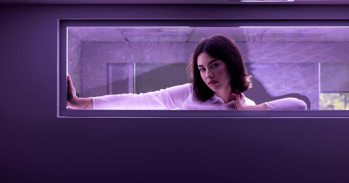 urlhttps3A2F2Fcalifornia times brightspot.s3.amazonaws.com2F1c2Fae2F7b74c6fa4289887aa15035c282212F1459657 et 0613 gracie abrams cmh 06