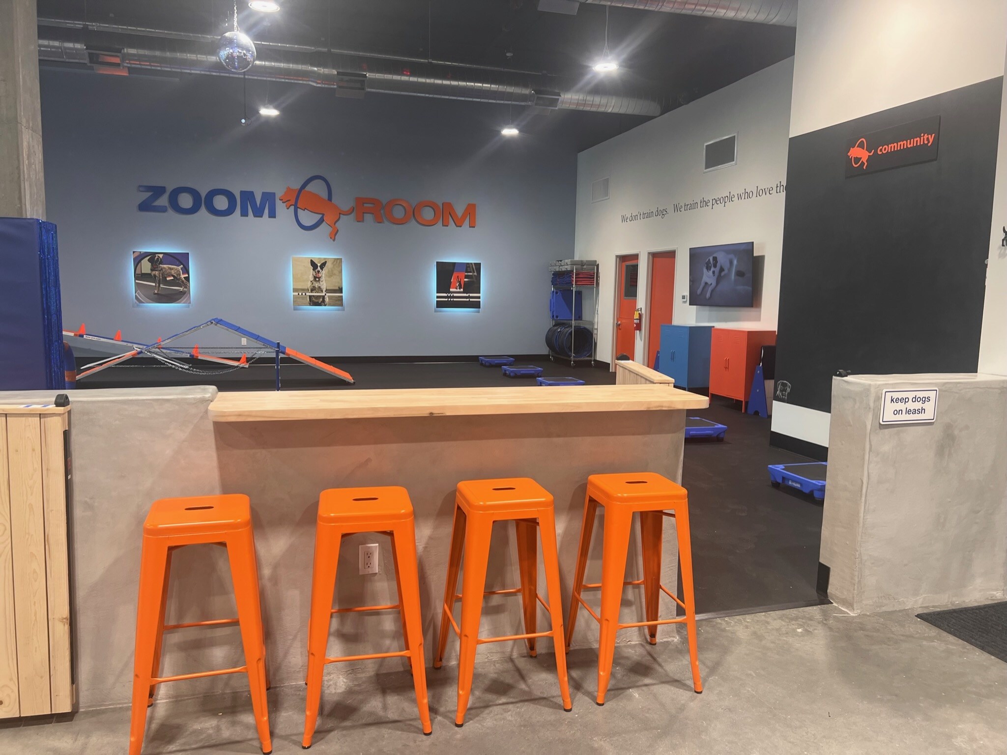zoom room store photo